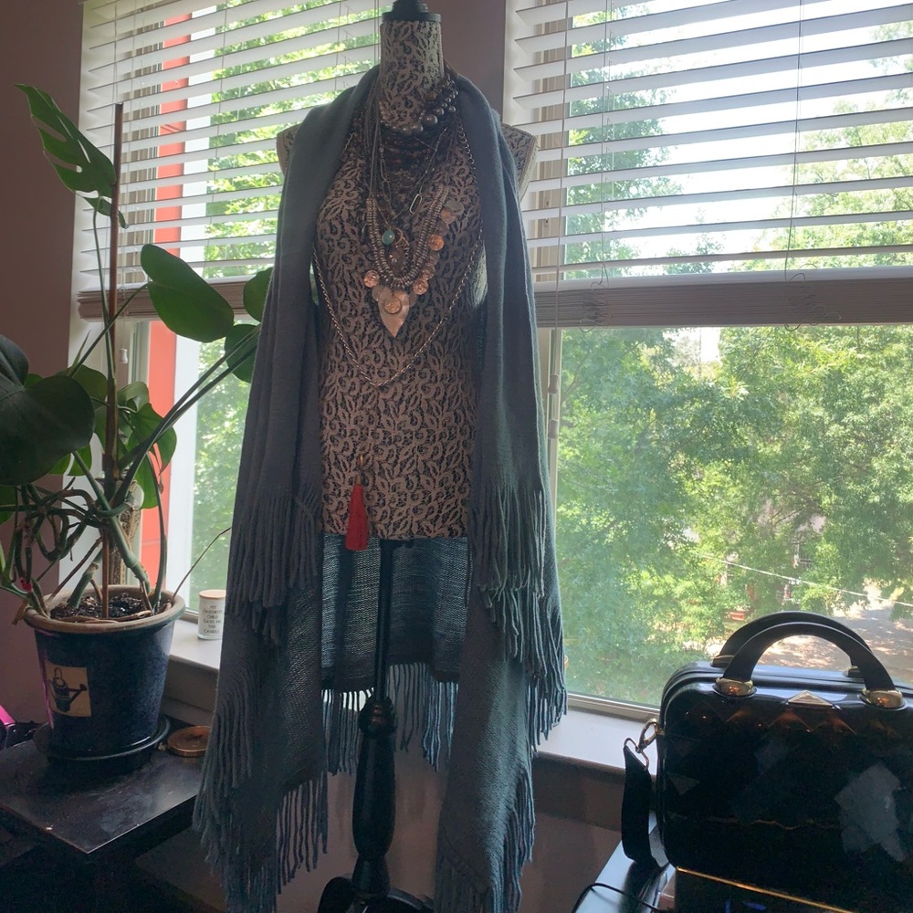 Stylish Gray Sleeveless Knit Top